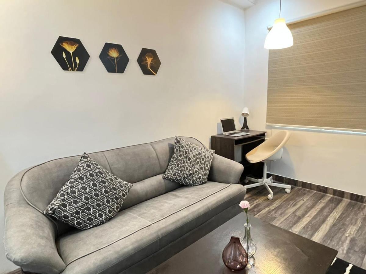 Bedchambers Serviced Apartments, Хайдарабад Экстерьер фото